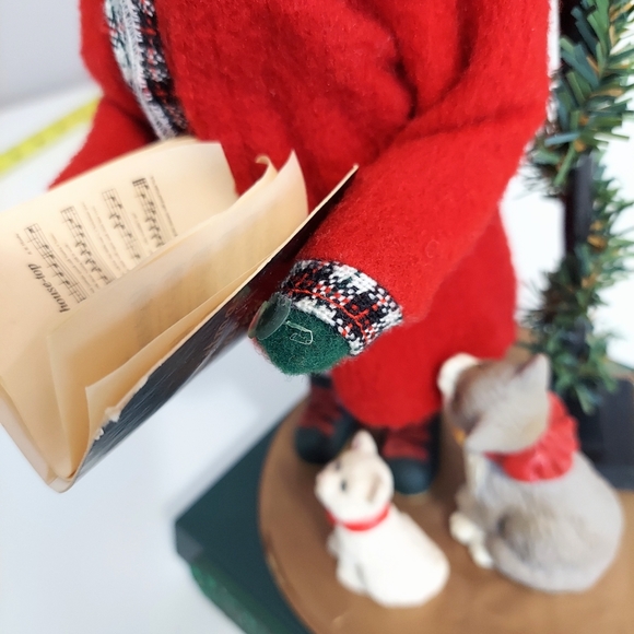 Vtg Dickens Collection Christmas Caroler Girl Musical Lighted Lamp Post Dog Cat - Picture 9 of 13